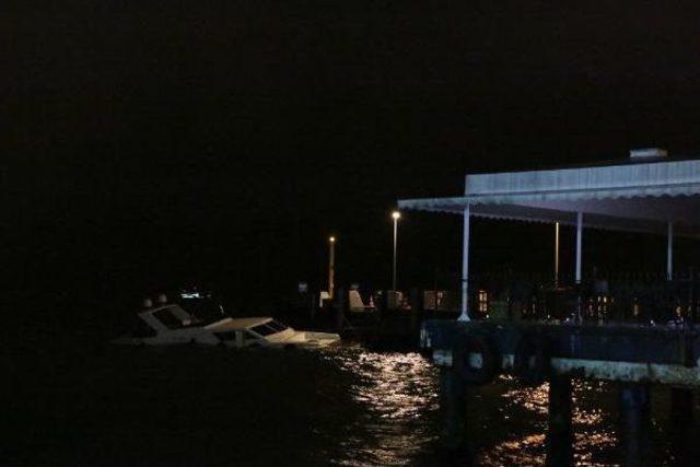 Kabataş ta Lüks Yat Batma Tehlikesi Geçirdi 1