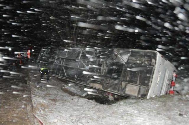 Otobüs Şarampole Devrildi: 13 Yaralı 3