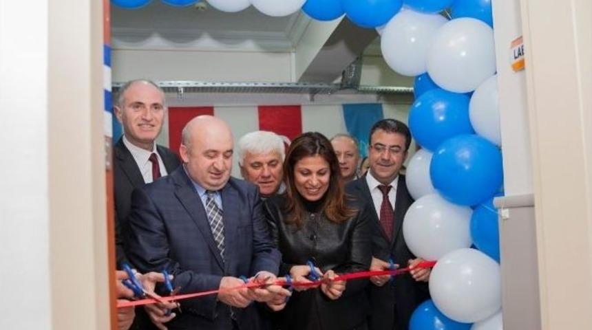 K&uuml;&ccedil;&uuml;k&ccedil;ekmece Belediyesi&rsquo;nden Sağlık Lisesine Laboratuvar