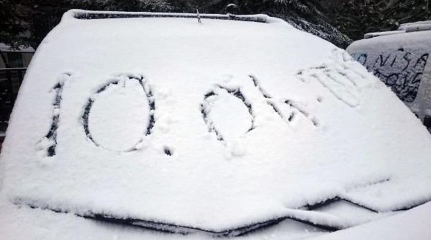 Ankara'da Kar Yağışı Etkisini S&uuml;rd&uuml;r&uuml;yor