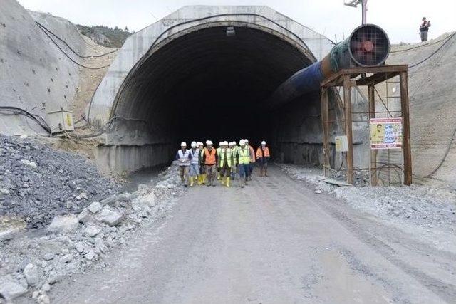 Honaz Dağı Tüneli’nde Çalışmalar Devam Ediyor