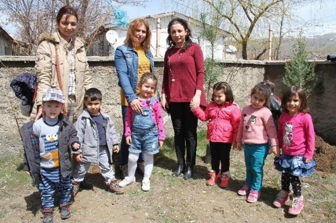 Muradiye&rsquo;de Fidan Dikimi