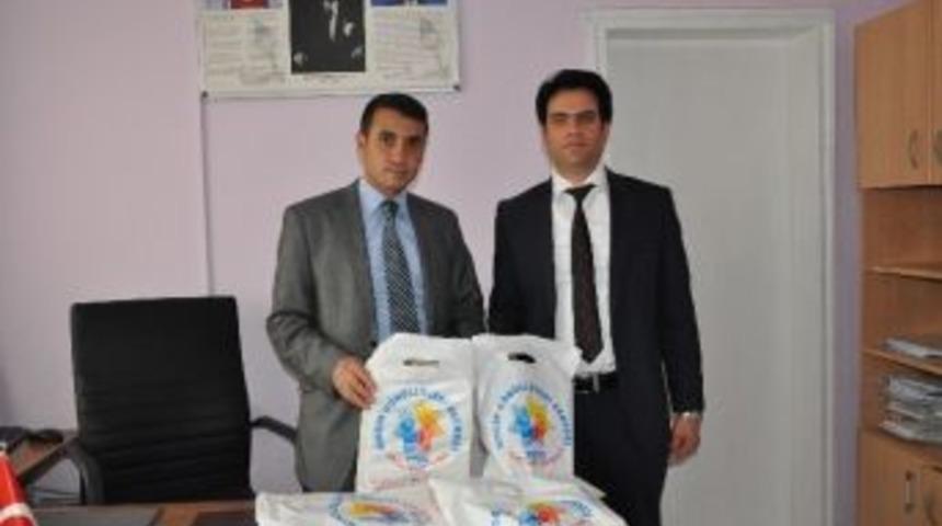 G&ouml;n&uuml;ll&uuml;ler Derneğinden "bir Kitap Bin G&uuml;l&uuml;c&uuml;k Projesi&rsquo;&rsquo;ne Destek