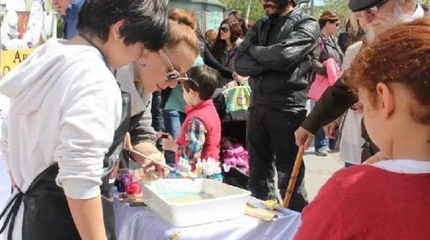 Sanat G&ouml;r&uuml;c&uuml;ye &Ccedil;ıkıyor...