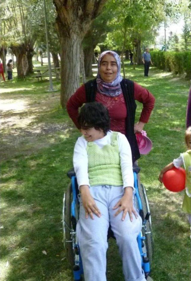 Kazan da Yangın Faciası: Anne Ile Kızı Yanarak &Ouml;ld&uuml;, Baba-Oğul Yaralı Kurtuldu 1