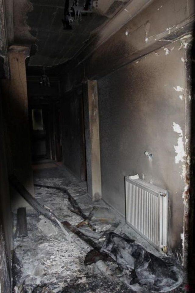 Kazan da Yangın Faciası: Anne Ile Kızı Yanarak &Ouml;ld&uuml;, Baba-Oğul Yaralı Kurtuldu 2