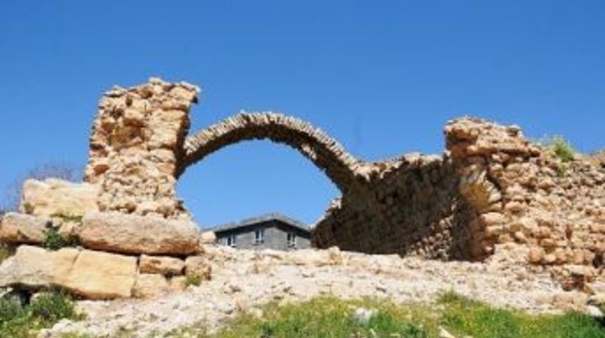 Tarihi Yerler Keşfedilmeyi Bekliyor