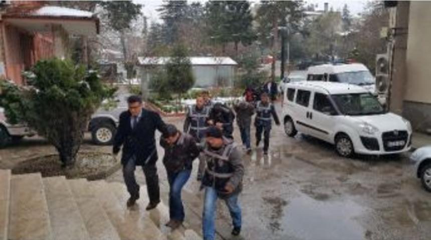 Uyuşturucu Operasyonu Zanlıları Adliyeye Sevk Edildi