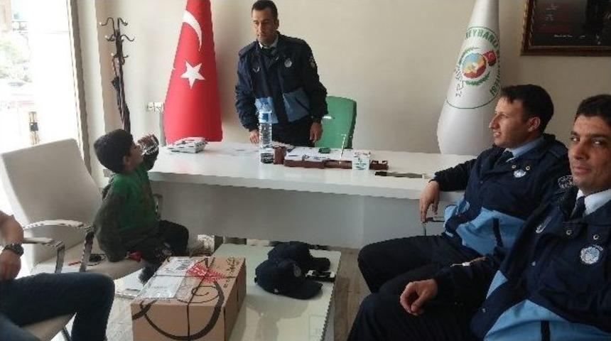 Kaybolan Suriyeli &Ccedil;ocuk Ailesine Teslim Edildi