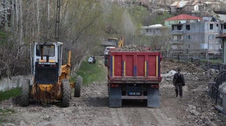 Hakkari'nin En Eski Mahallesi 80 Yıl Sonra Yola Kavuşuyor