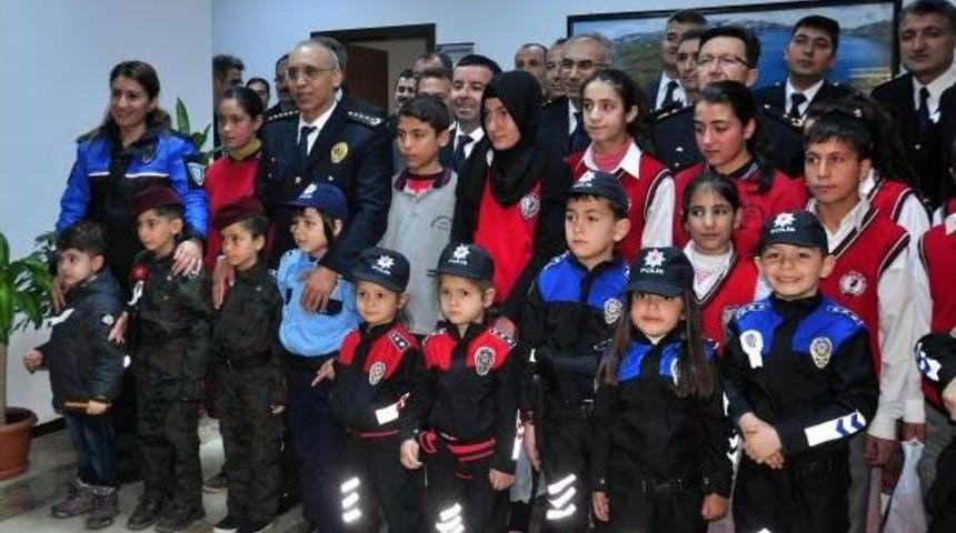 Bitlis&rsquo;Te Polis Bayramı Kutlaması
