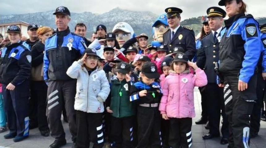 Manisa Emniyet M&uuml;d&uuml;r&uuml;, Polisin Mesai &Uuml;cretlerine Değindi