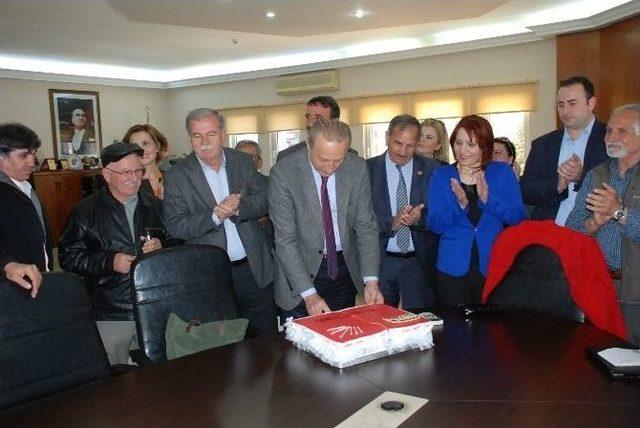 Başkan Atabay’ın 1. Yılını Pastayla Kutladılar 1