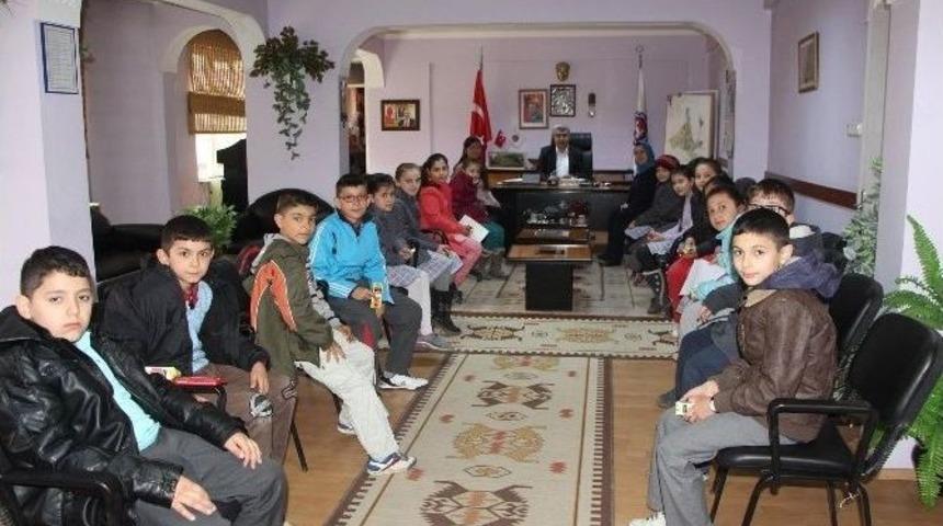 &Ouml;ğrenciler, Başkan &Ccedil;alışkan&rsquo;dan &Ccedil;ocuk Tiyatro Oyunu İstedi