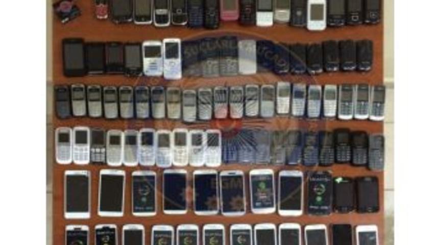 Polisten 8 Ayrı Adrese Ka&ccedil;ak Cep Telefonu Baskını
