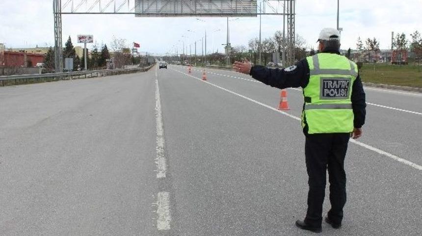Ceza Yerine Kek Dağıttılar