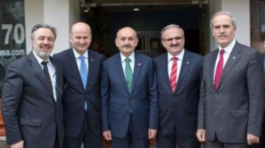 Bakan Mehmet M&uuml;ezzinoğlu Se&ccedil;im Afişleri İ&ccedil;in Fotoğraf &Ccedil;ektirdi