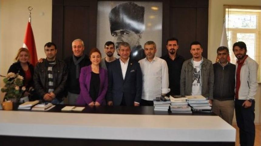 Gazeteciler Sahaya &Ccedil;ıkıyor