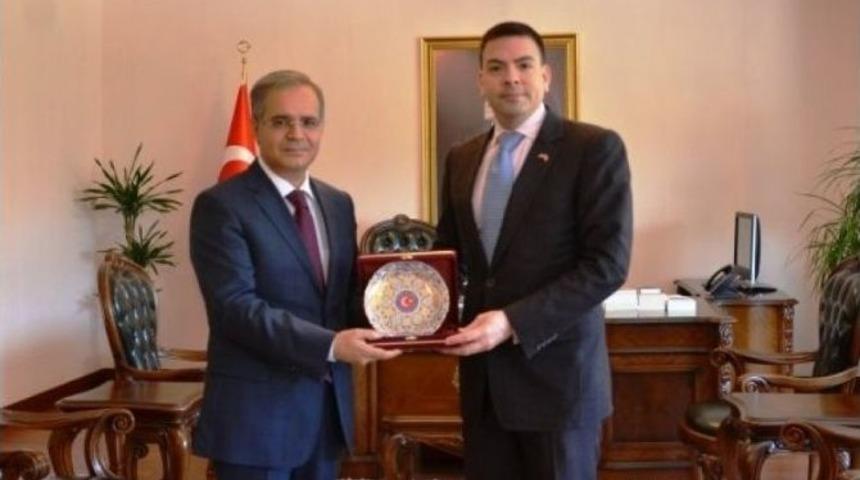 Konsolos John L. Espinoza, Vali S&uuml;leyman Tapsız&rsquo;ı Ziyaret Etti