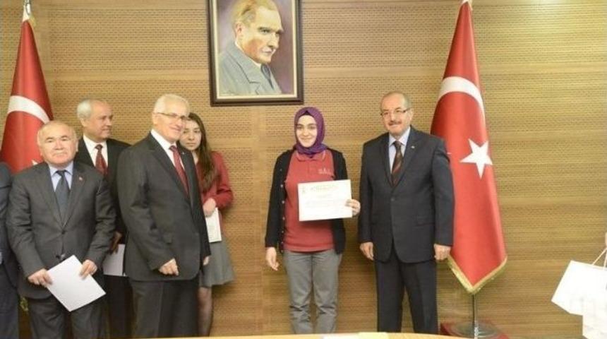 Vali Kocatepe&rsquo;den T&uuml;bitak&rsquo;ta Dereceye Giren &Ouml;ğrencilere &Ouml;d&uuml;l