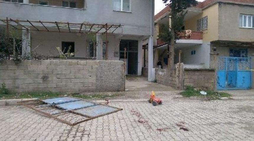 &Uuml;zerine Demir Kapı D&uuml;şen Minik Yakup &Ouml;ld&uuml;