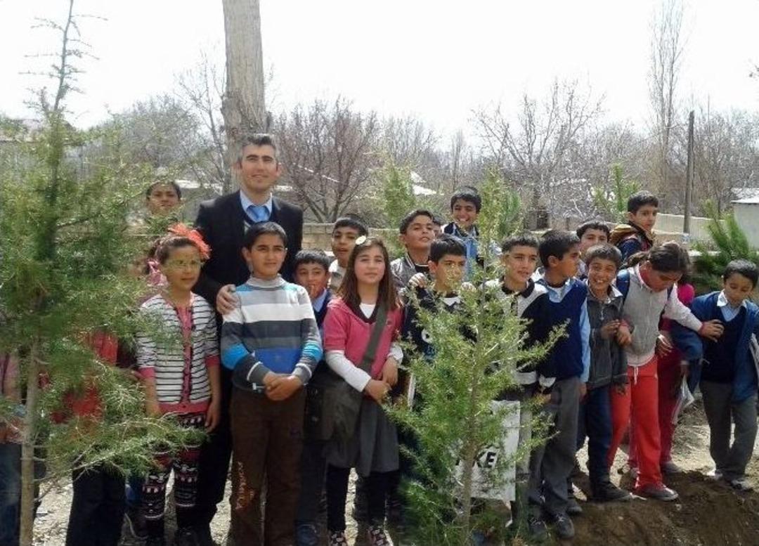 Adilcevaz&rsquo;da Fidan Dikimi