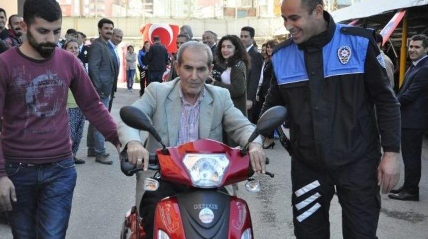 Engellilere 6 Ak&uuml;l&uuml; Ara&ccedil;