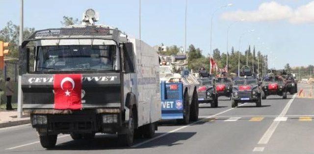 Şanlıurfa'da Polisler Zırhlı Araçlarla Şehir Turu Attı