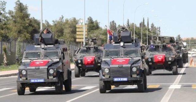 Şanlıurfa'da Polisler Zırhlı Araçlarla Şehir Turu Attı