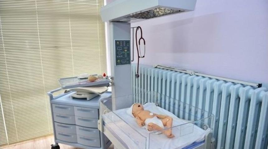 Cb&uuml;&rsquo;ye Doğum Sim&uuml;lasyon Sistemi Laboratuvarı A&ccedil;ıldı