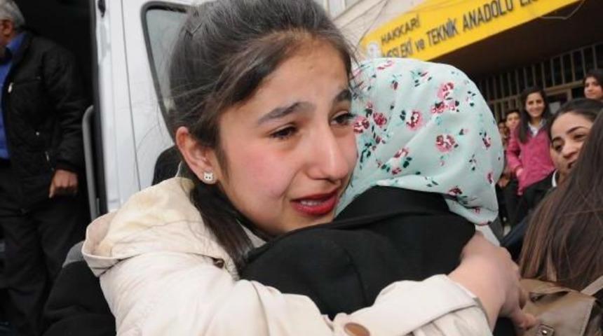 &Ccedil;ocuklarını İspanya'ya Yolcu Ederken Ağladılar