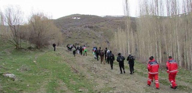 Dağa Tırmanıp Üç Dilde Polis Haftasını Kutladılar