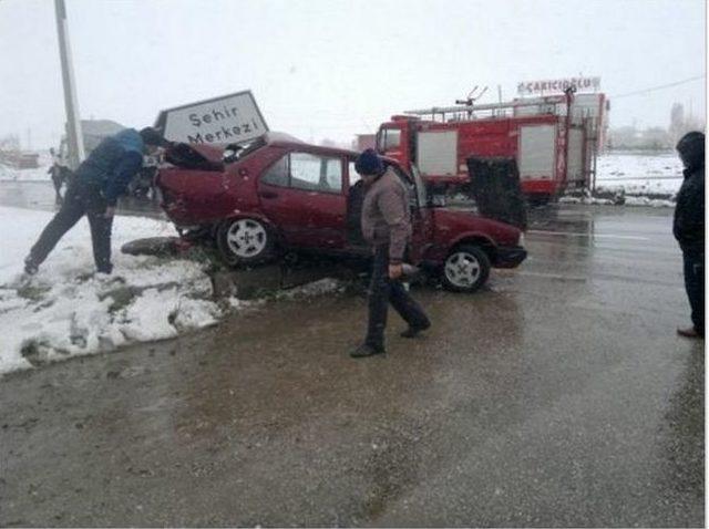 Afyonkarahisar’da Trafik Kazası: 3 Yaralı