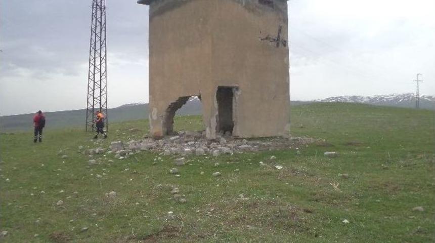 Atıl Durumdaki Trafo Merkezi Tehlike Sa&ccedil;ıyor