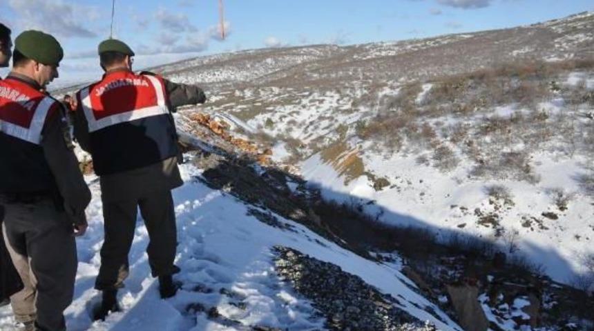 Otomobil U&ccedil;uruma Yuvarlandı: 1 &Ouml;l&uuml;, 4 Yaralı