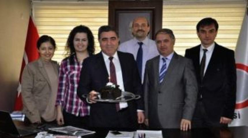 Personelden &Ouml;zdemir&rsquo;e S&uuml;rpriz Yaşg&uuml;n&uuml; Pastası