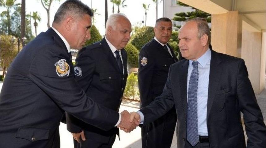 Vali &Ccedil;akacak, Polisleri Ziyaret Etti
