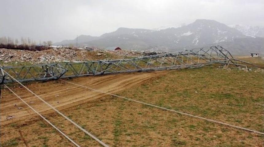 Hırsızlar Mahalleleri Elektriksiz Bıraktı