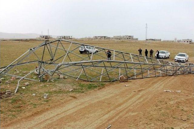 Hırsızlar Mahalleleri Elektriksiz Bıraktı 2