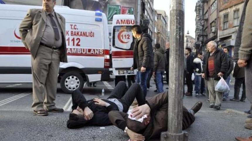 3 Kişiye &Ccedil;arpıp Ka&ccedil;tı; Yaralılar Yolda Yardım Bekledi