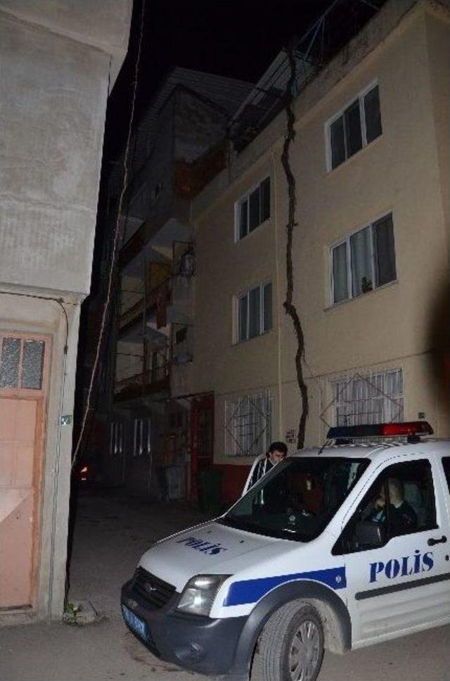 Eşini İntihardan Vazgeçirmek İsterken Tabancayla Vurdu 1