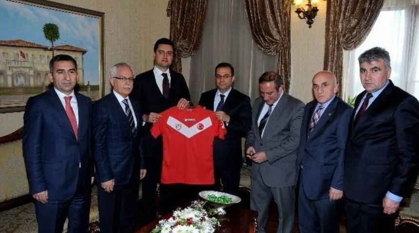 T&uuml;rkiye Hokey Federasyonu Y&ouml;neticilerinden Ziyaret