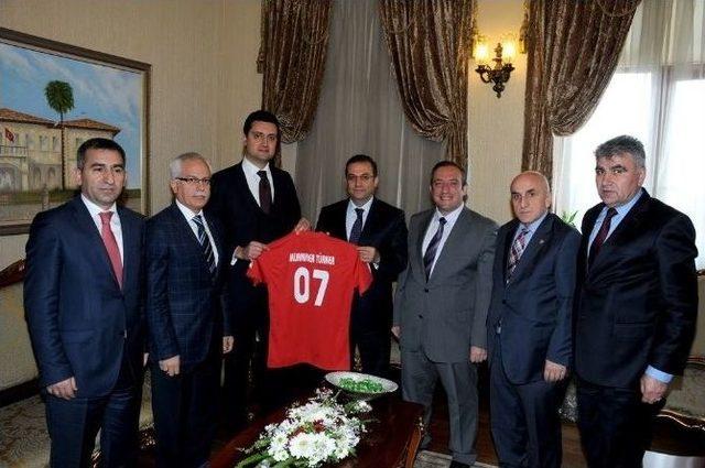 T&uuml;rkiye Hokey Federasyonu Y&ouml;neticilerinden Ziyaret 1