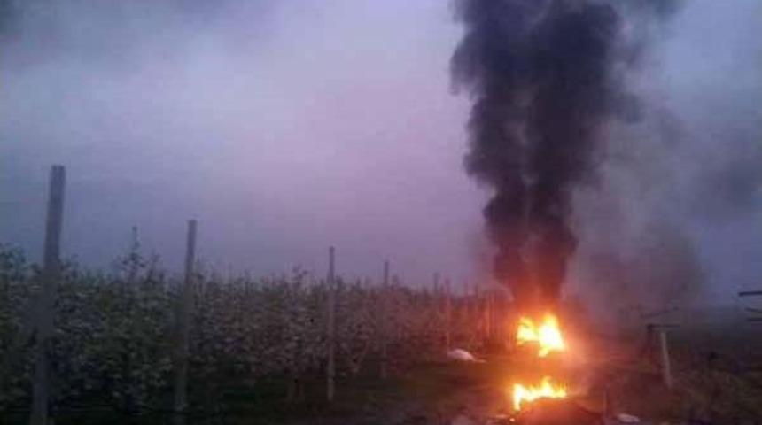 Dona Karşı Meyva Bah&ccedil;elerinde Saman Ve Lastik Yakılarak &Ouml;nlem Alındı