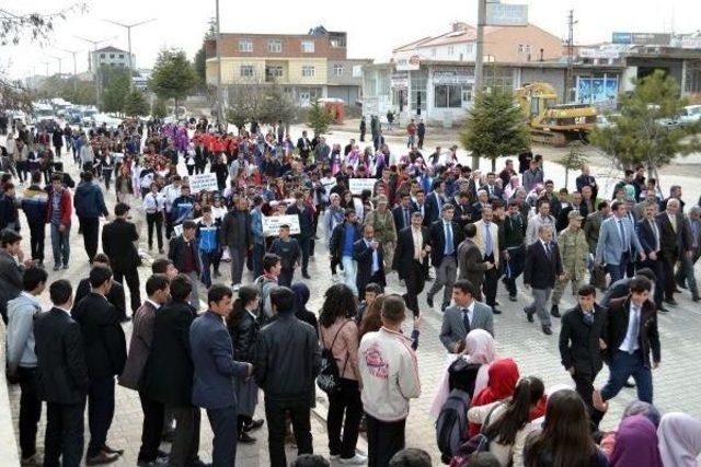Halk Oyunları B&ouml;lge Yarışması Renkli G&ouml;r&uuml;nt&uuml;lerle Başladı 1
