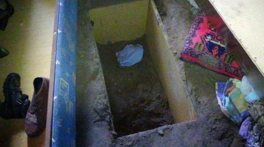 &Ouml;zel Tabuta Koyup Diri Diri Eve G&ouml;mm&uuml;şler