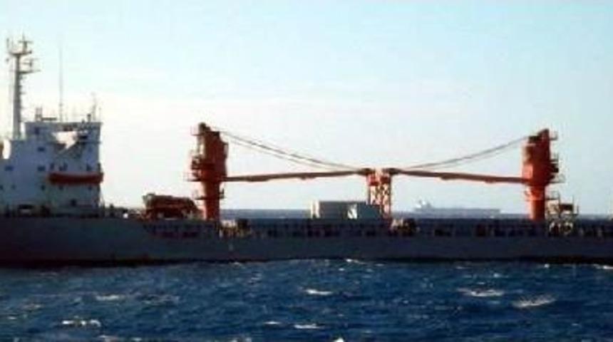 Ege'de Kuru Y&uuml;k Gemisi Karaya Oturdu