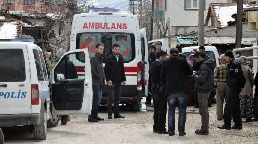 Yaşlı Adam Evinin &Ouml;n&uuml;nde &Ouml;l&uuml; Bulundu