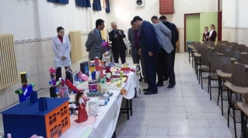 Atık Malzemelerden Oyuncak Sergisi