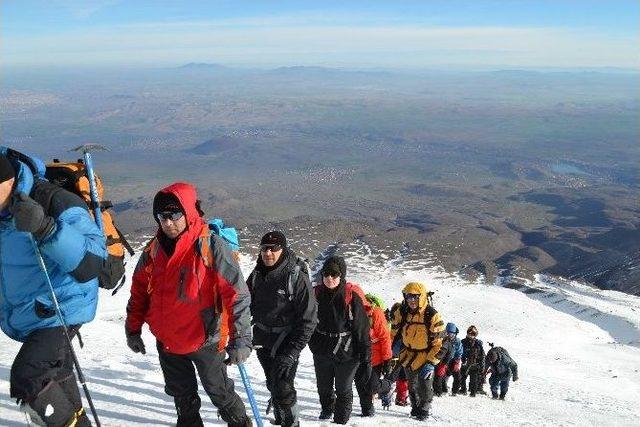 Hasandağı Dağcıların İlgi Odağı Olmaya Devam Ediyor 2